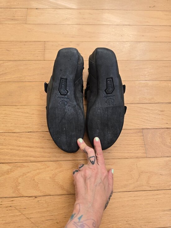 Evolv | Defy black gray sporty rock climbing shoes | MENS 10 main image 4